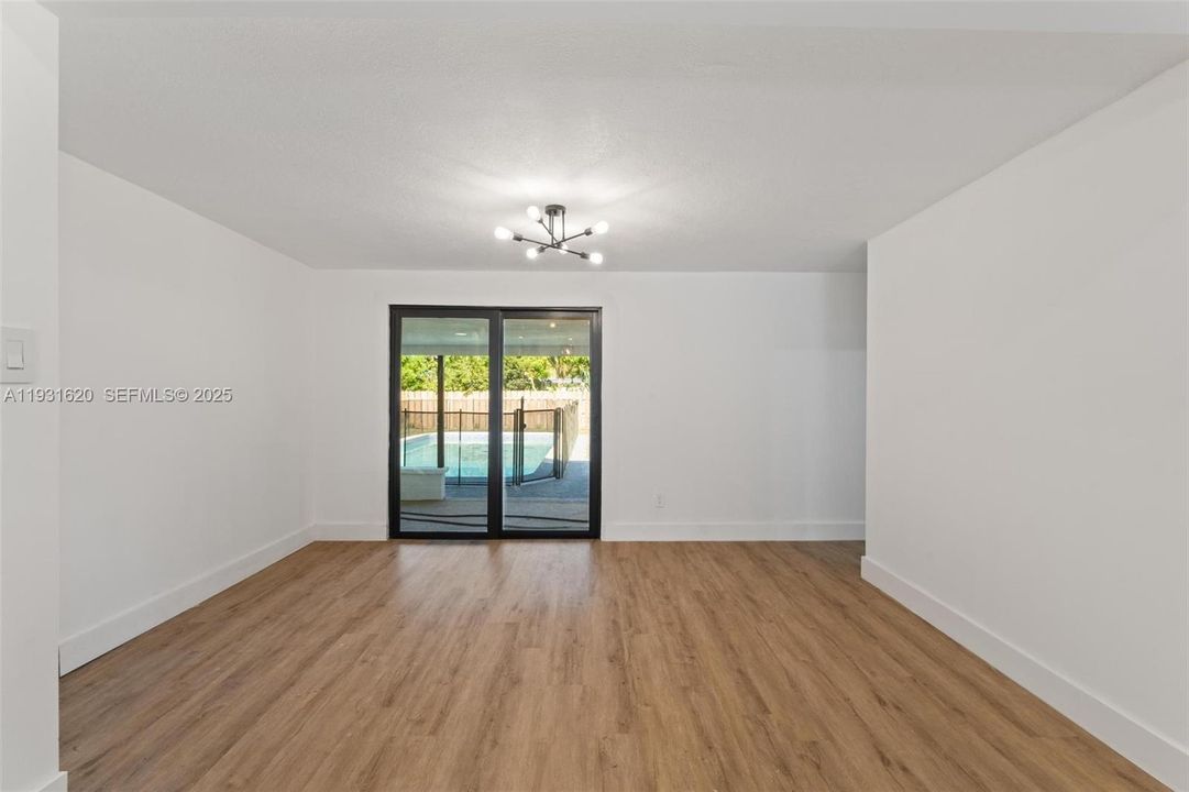 En Venta: $665,000 (3 camas, 3 baños, 1558 Pies cuadrados)