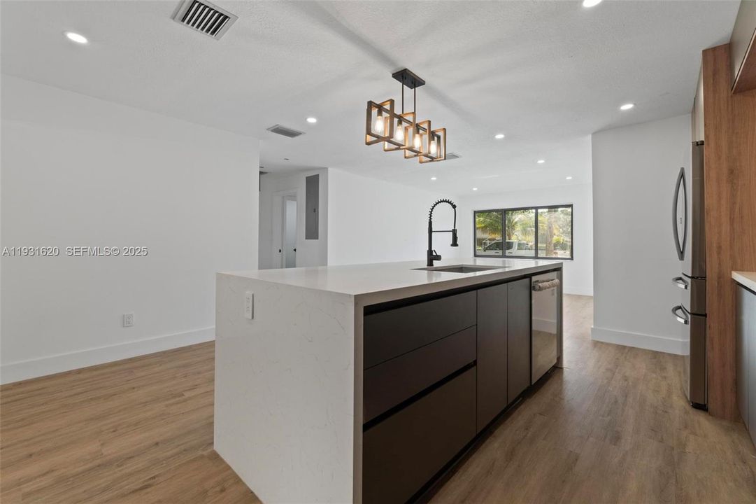 En Venta: $665,000 (3 camas, 3 baños, 1558 Pies cuadrados)