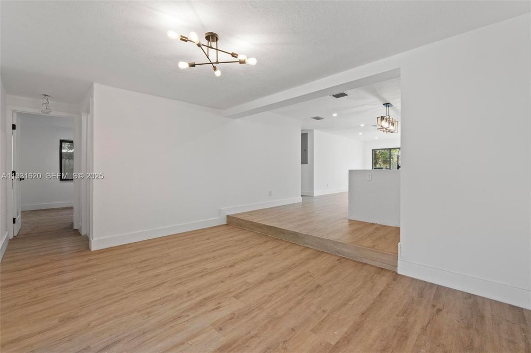 En Venta: $665,000 (3 camas, 3 baños, 1558 Pies cuadrados)