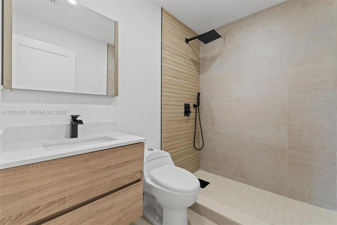 En Venta: $665,000 (3 camas, 3 baños, 1558 Pies cuadrados)