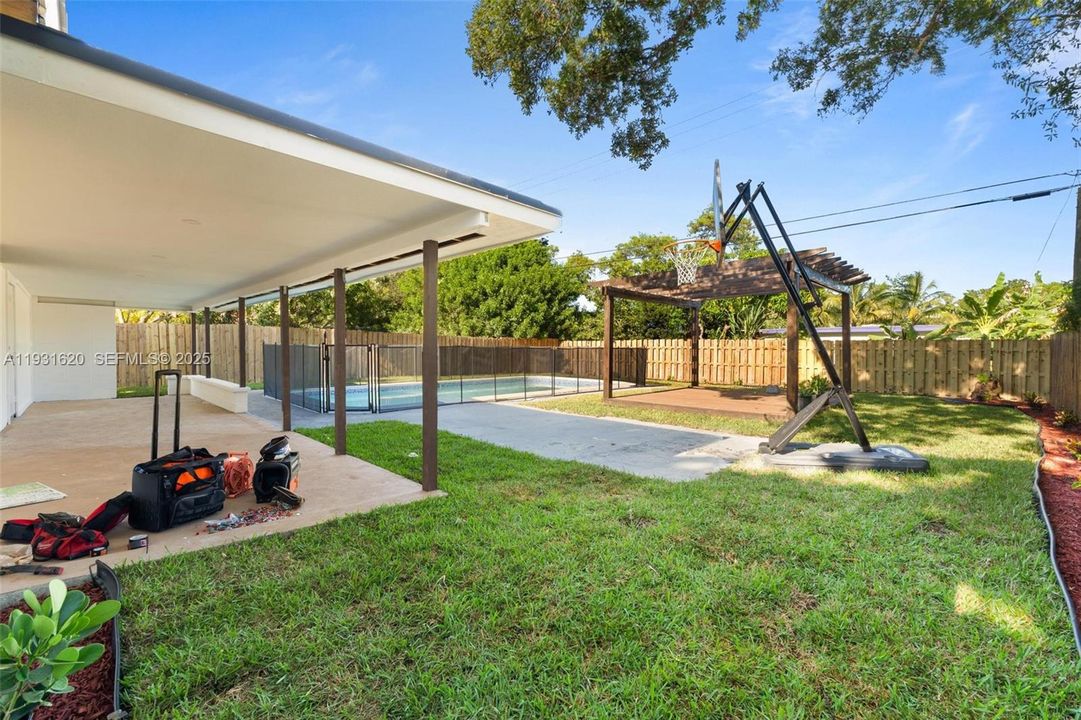 En Venta: $665,000 (3 camas, 3 baños, 1558 Pies cuadrados)