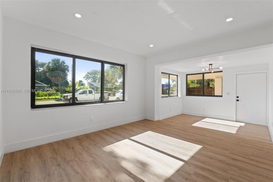 En Venta: $665,000 (3 camas, 3 baños, 1558 Pies cuadrados)