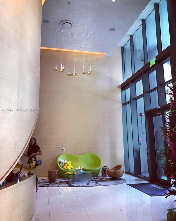 For Sale: $610,000 (1 beds, 1 baths, 833 Square Feet)