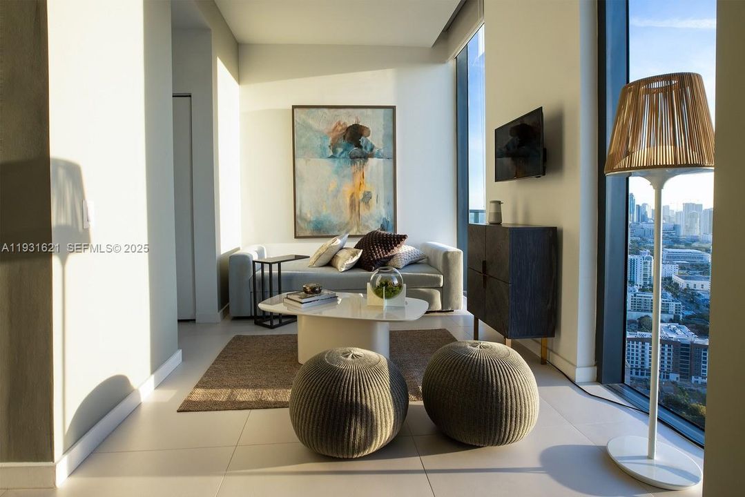 For Sale: $610,000 (1 beds, 1 baths, 833 Square Feet)