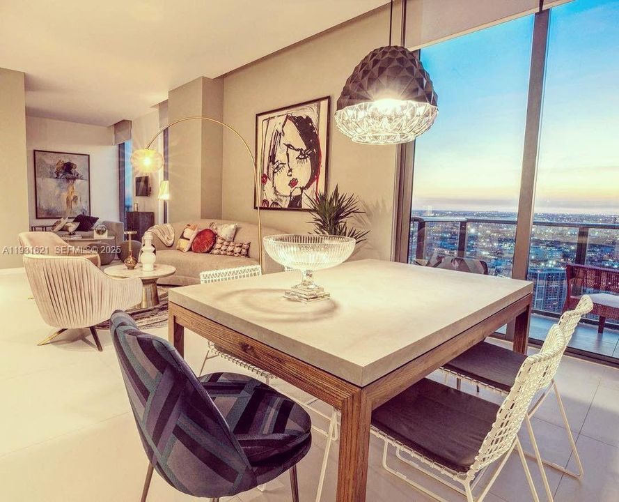 For Sale: $610,000 (1 beds, 1 baths, 833 Square Feet)