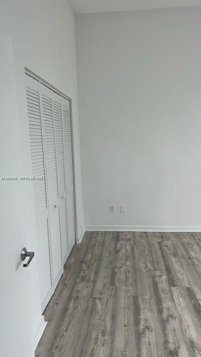 出租: $3,600 (2 贝兹, 2 浴室, 1105 平方英尺)