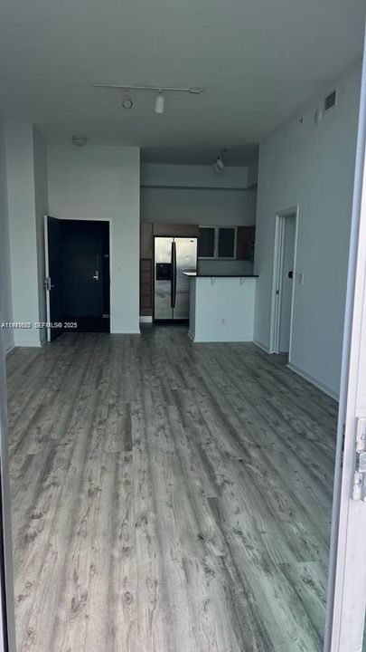 出租: $3,600 (2 贝兹, 2 浴室, 1105 平方英尺)