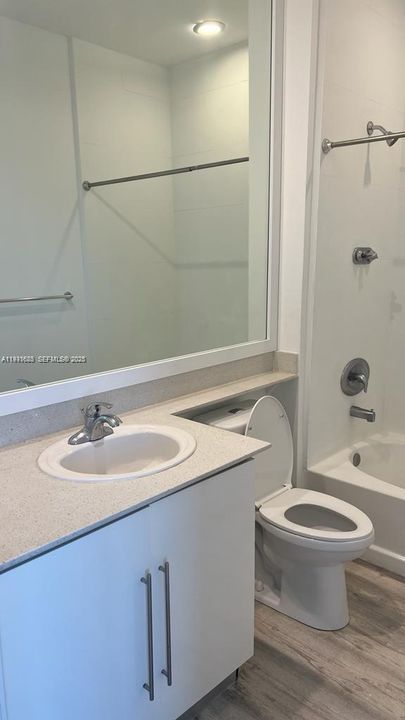 出租: $3,600 (2 贝兹, 2 浴室, 1105 平方英尺)