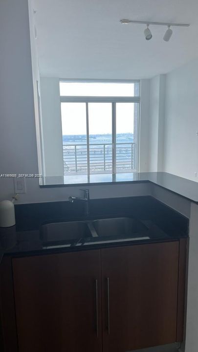 出租: $3,600 (2 贝兹, 2 浴室, 1105 平方英尺)