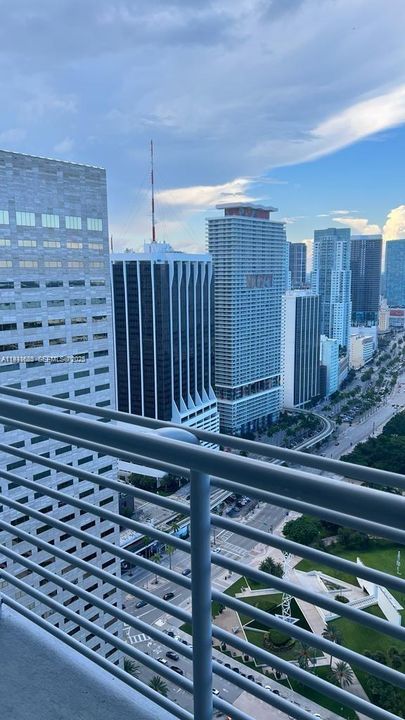 出租: $3,600 (2 贝兹, 2 浴室, 1105 平方英尺)