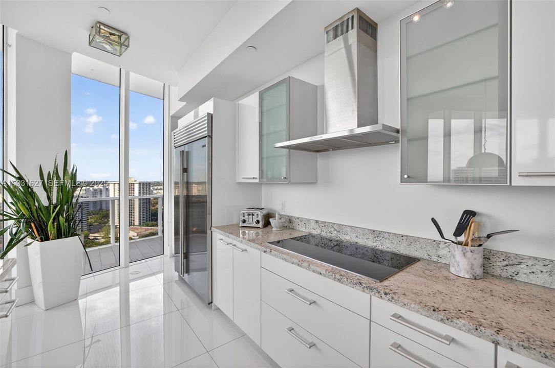 En Venta: $2,100,000 (3 camas, 3 baños, 2235 Pies cuadrados)