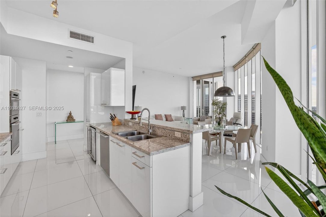 En Venta: $2,100,000 (3 camas, 3 baños, 2235 Pies cuadrados)