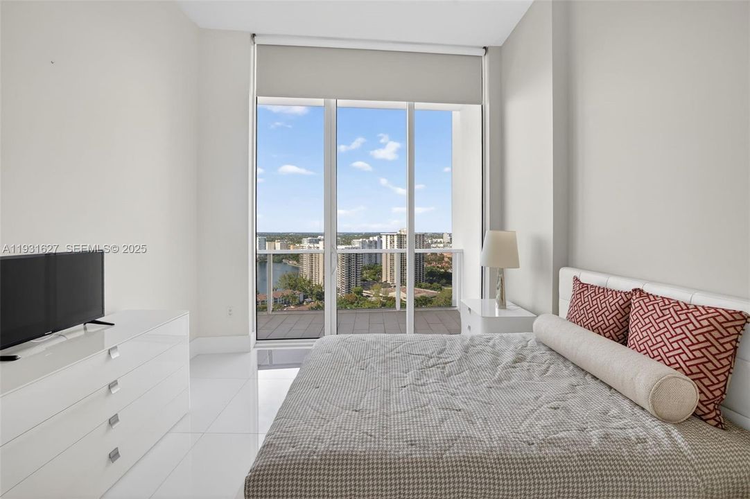 En Venta: $2,100,000 (3 camas, 3 baños, 2235 Pies cuadrados)