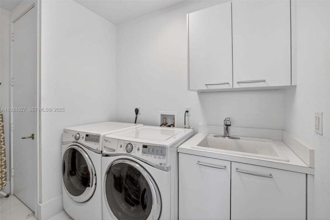 En Venta: $2,100,000 (3 camas, 3 baños, 2235 Pies cuadrados)