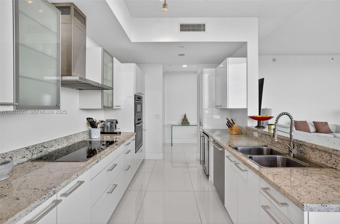 En Venta: $2,100,000 (3 camas, 3 baños, 2235 Pies cuadrados)