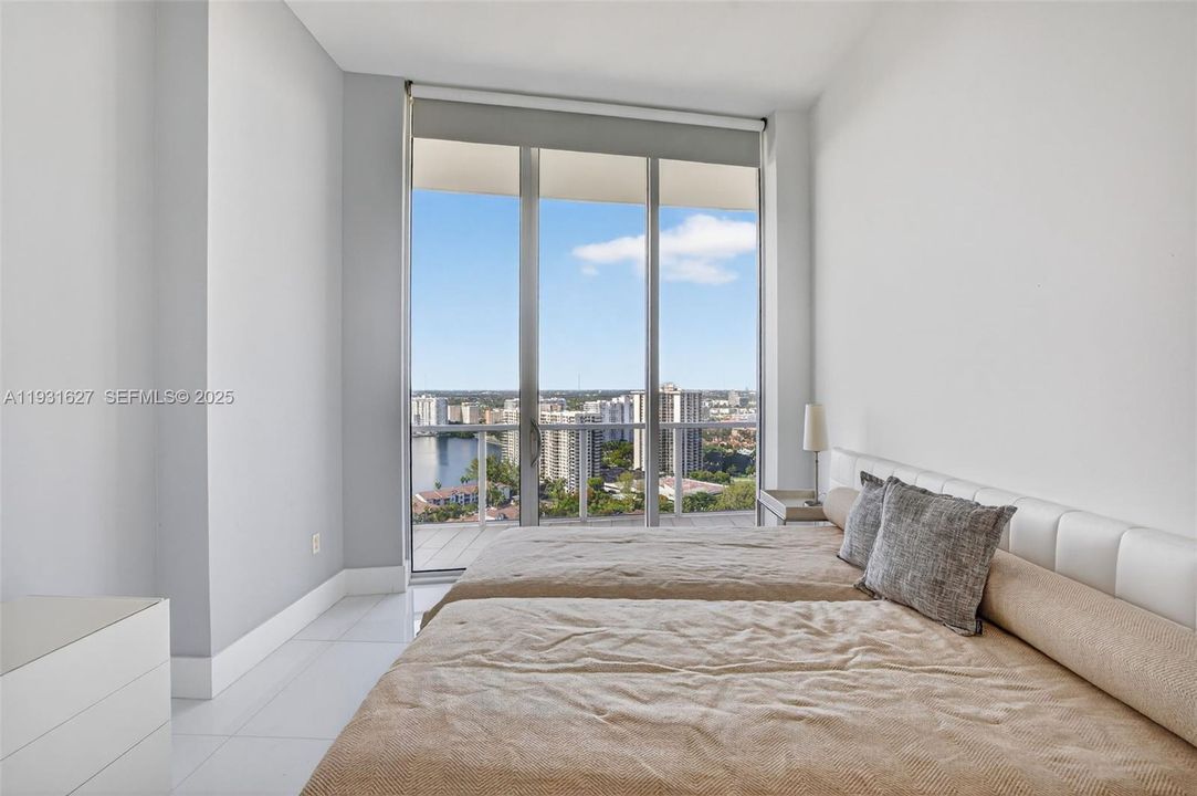 En Venta: $2,100,000 (3 camas, 3 baños, 2235 Pies cuadrados)