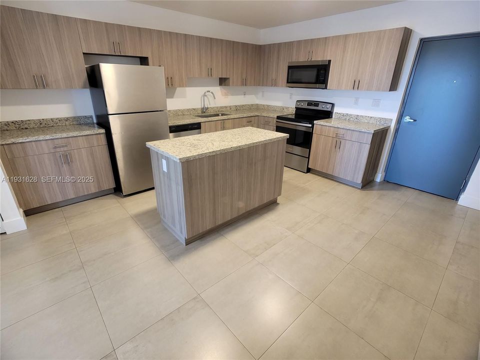 В аренду: $2,300 (2 спален, 2 ванн, 29413 Квадратных фут)