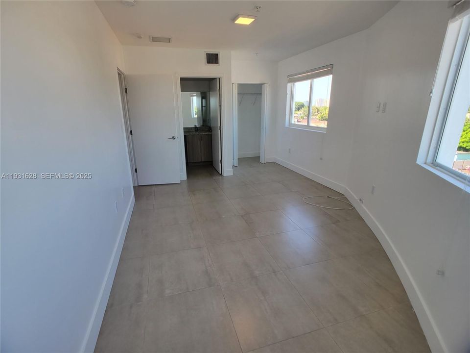 В аренду: $2,300 (2 спален, 2 ванн, 29413 Квадратных фут)