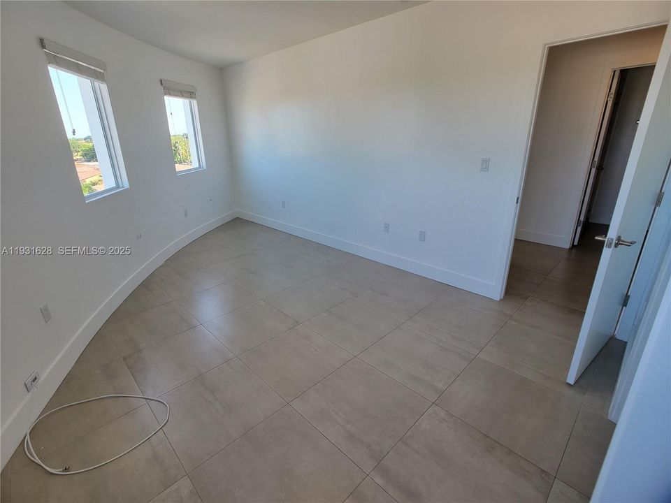 В аренду: $2,300 (2 спален, 2 ванн, 29413 Квадратных фут)