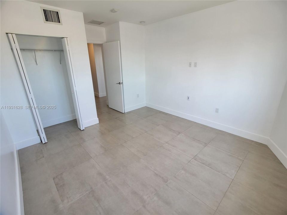 В аренду: $2,300 (2 спален, 2 ванн, 29413 Квадратных фут)