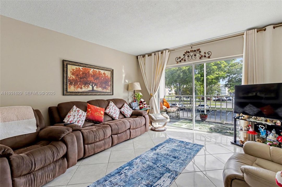 待售: $175,000 (2 贝兹, 2 浴室, 899 平方英尺)