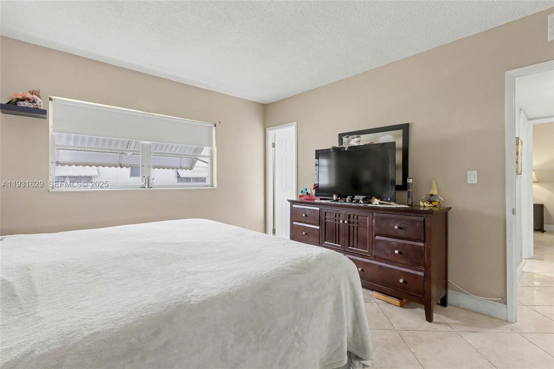 待售: $175,000 (2 贝兹, 2 浴室, 899 平方英尺)