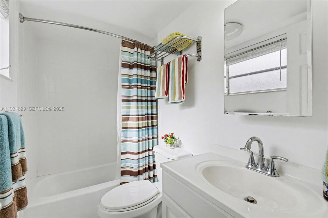 待售: $175,000 (2 贝兹, 2 浴室, 899 平方英尺)