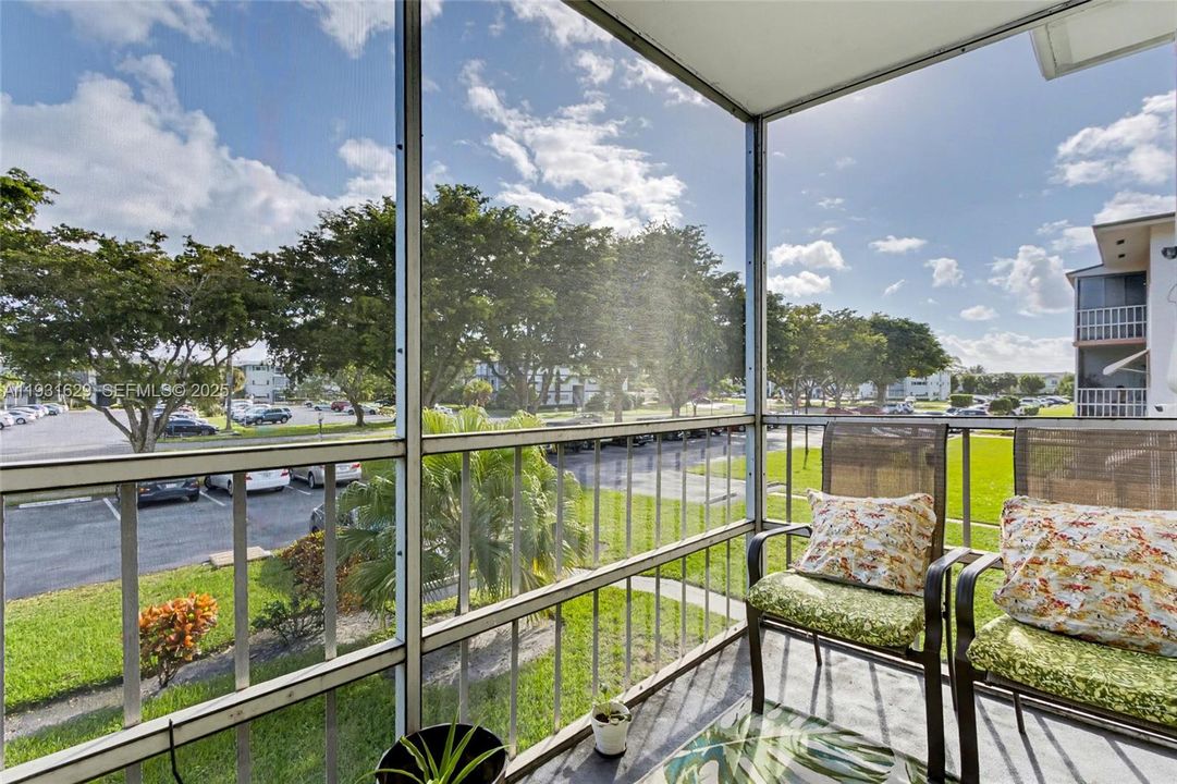 待售: $175,000 (2 贝兹, 2 浴室, 899 平方英尺)