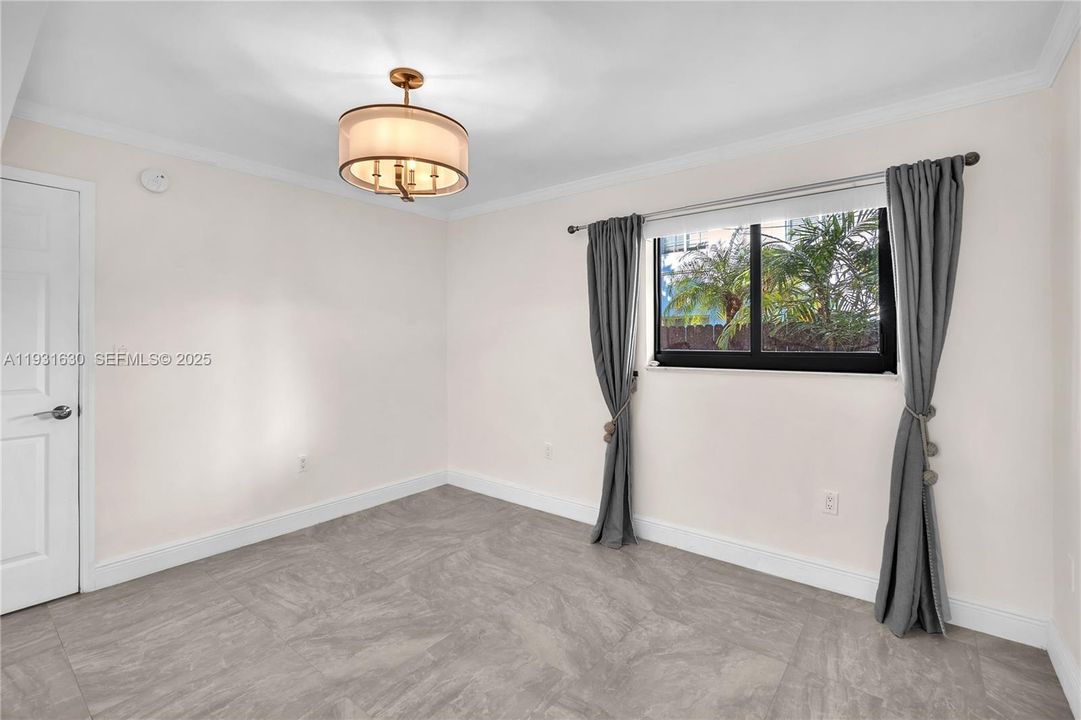 For Rent: $4,000 (2 beds, 2 baths, 1072 Square Feet)