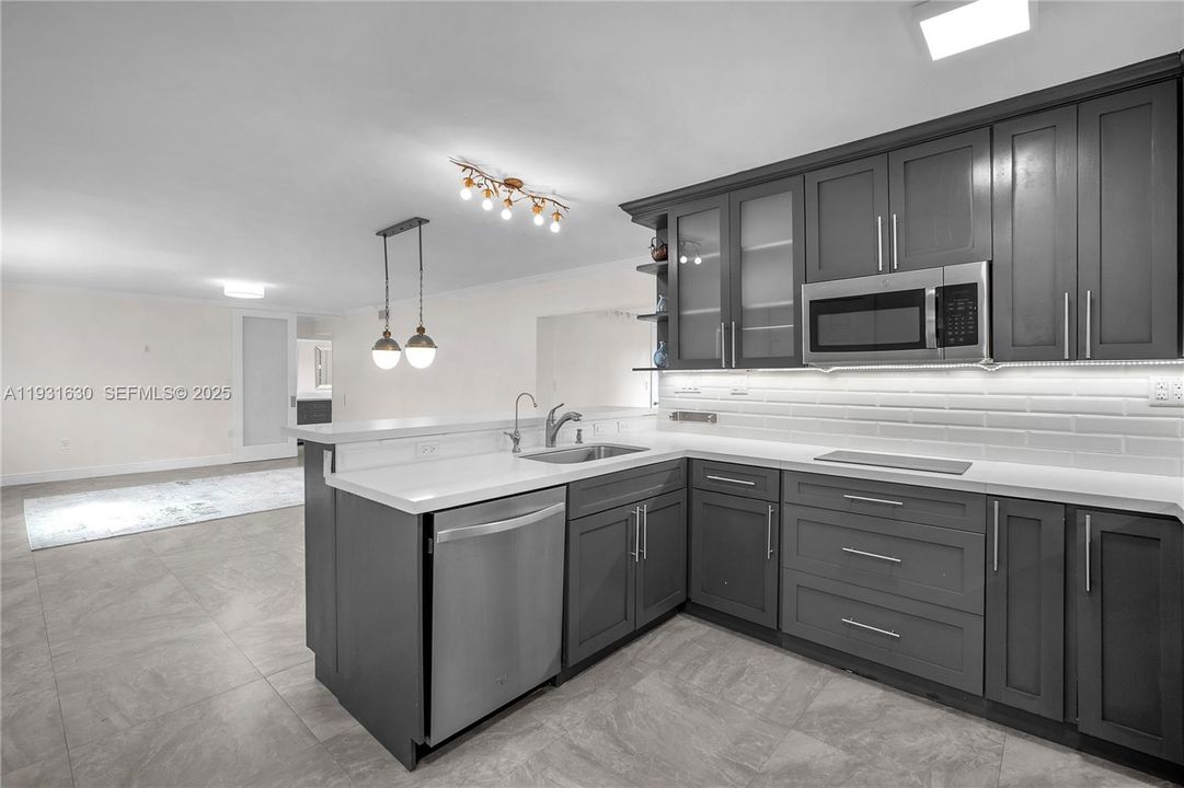 For Rent: $4,000 (2 beds, 2 baths, 1072 Square Feet)