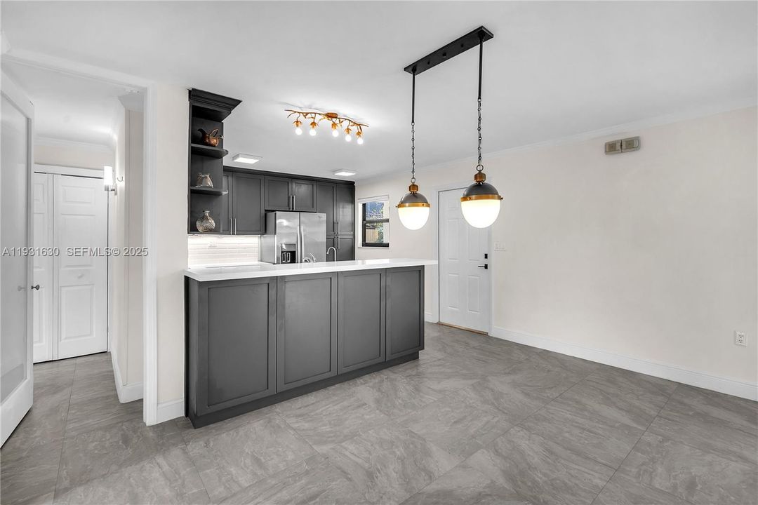 For Rent: $4,000 (2 beds, 2 baths, 1072 Square Feet)