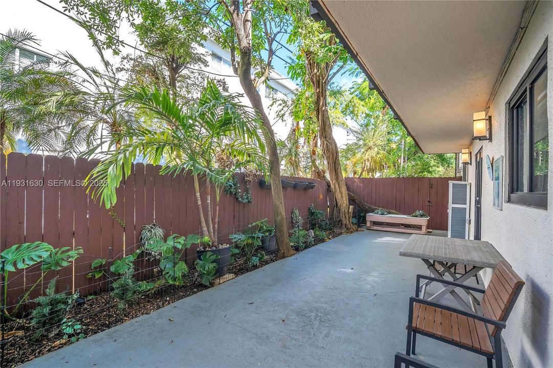 For Rent: $4,000 (2 beds, 2 baths, 1072 Square Feet)