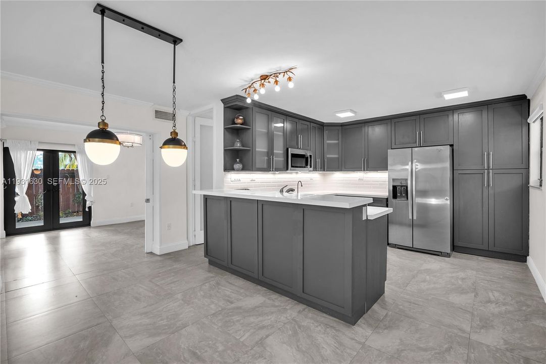 For Rent: $4,000 (2 beds, 2 baths, 1072 Square Feet)