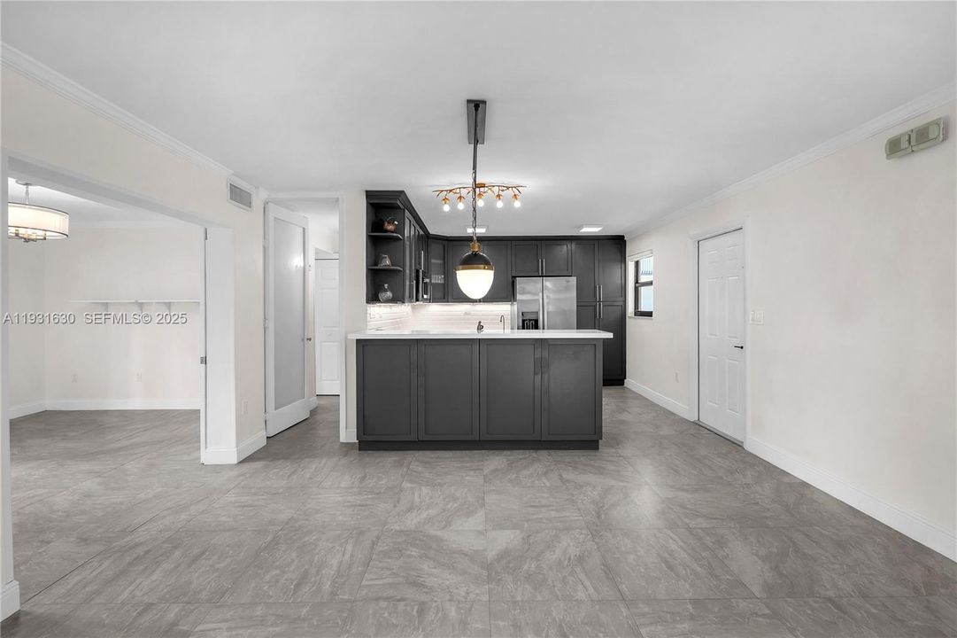 For Rent: $4,000 (2 beds, 2 baths, 1072 Square Feet)