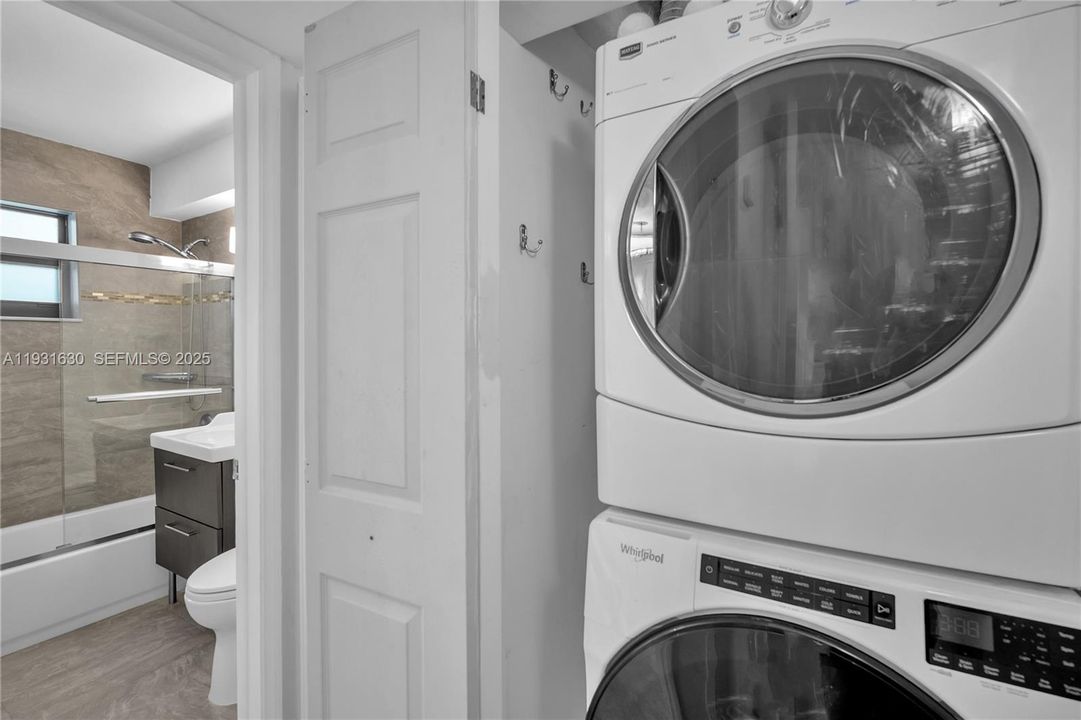 For Rent: $4,000 (2 beds, 2 baths, 1072 Square Feet)