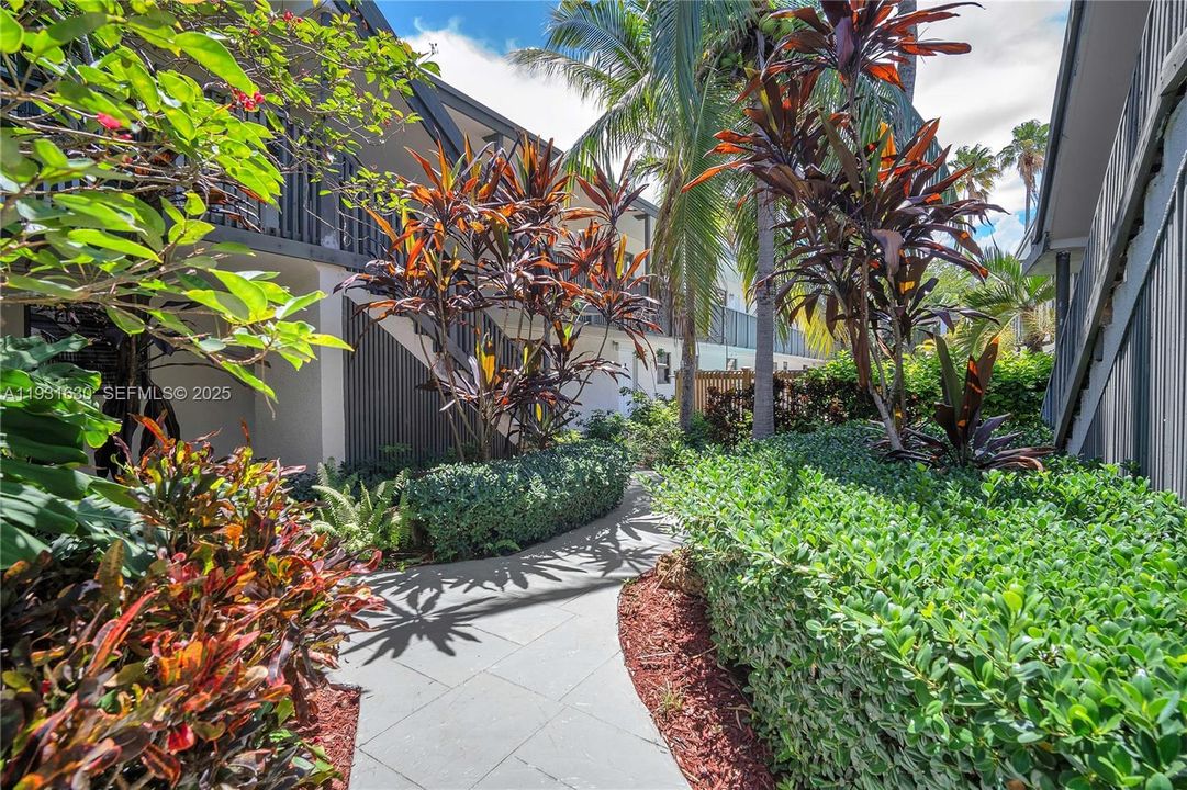 For Rent: $4,000 (2 beds, 2 baths, 1072 Square Feet)