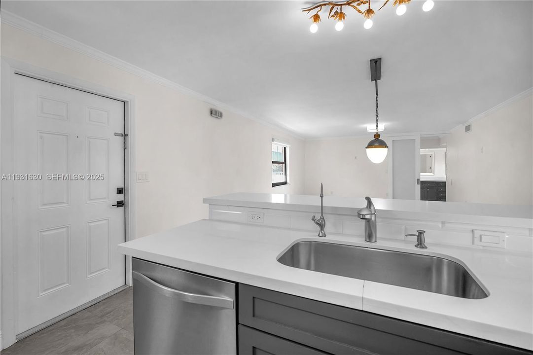 For Rent: $4,000 (2 beds, 2 baths, 1072 Square Feet)