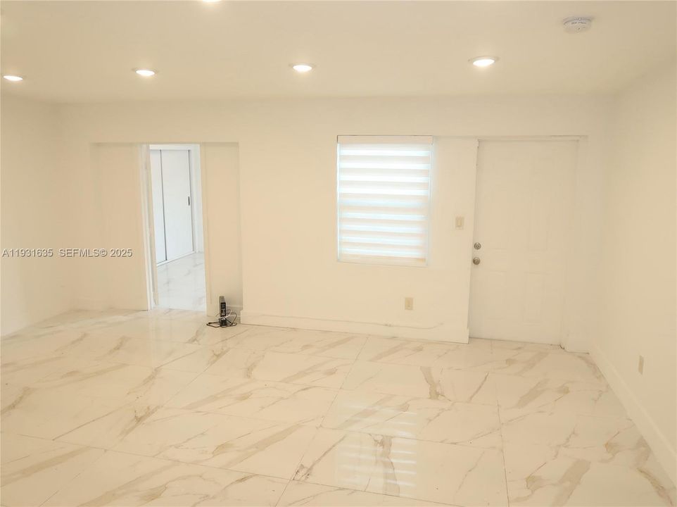 En Renta: $4,000 (4 camas, 1 baños, 2244 Pies cuadrados)