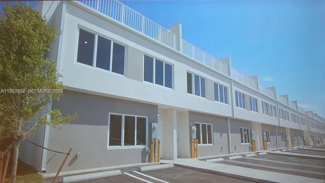 For Rent: $3,095 (4 beds, 3 baths, 1398 Square Feet)