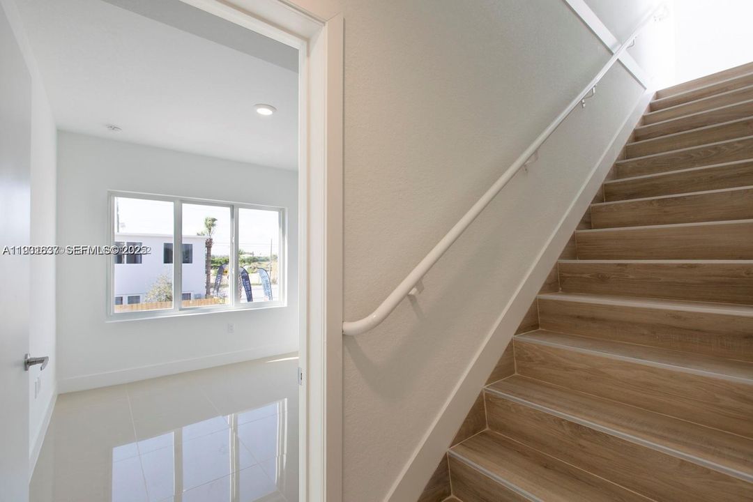 For Rent: $3,095 (4 beds, 3 baths, 1398 Square Feet)