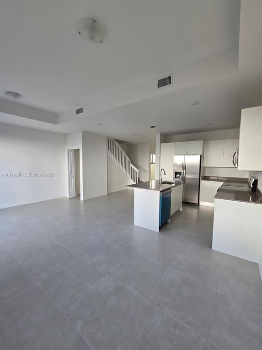 For Rent: $2,700 (3 beds, 2 baths, 0 Square Feet)