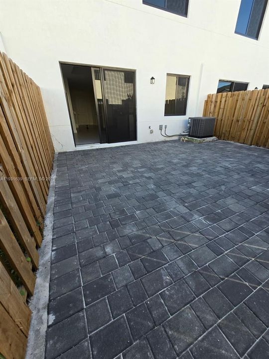 For Rent: $2,700 (3 beds, 2 baths, 0 Square Feet)