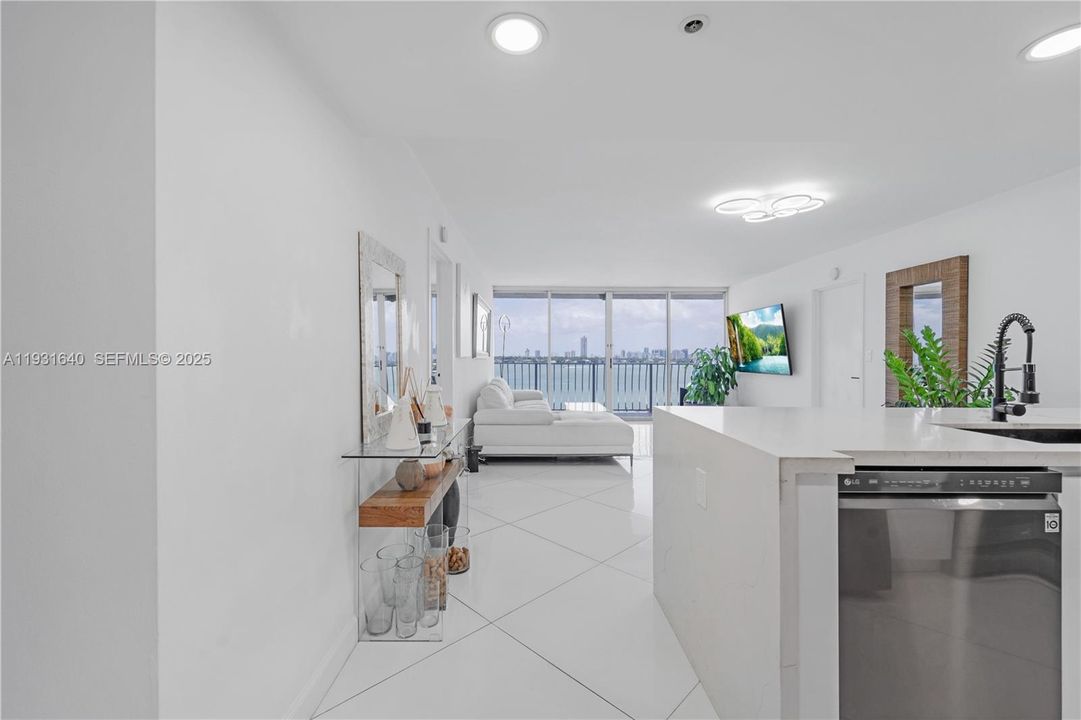 En Venta: $600,000 (2 camas, 2 baños, 1030 Pies cuadrados)