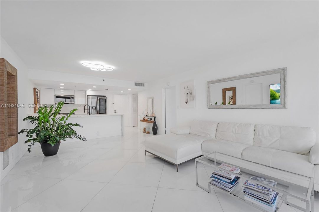 En Venta: $600,000 (2 camas, 2 baños, 1030 Pies cuadrados)