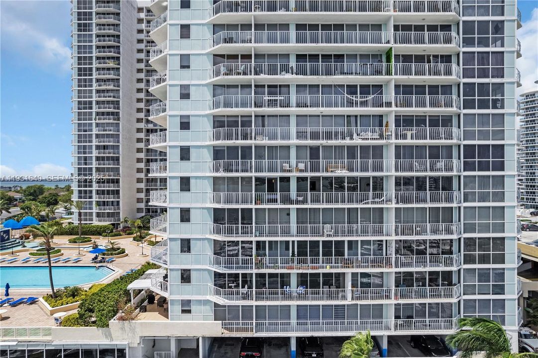 En Venta: $600,000 (2 camas, 2 baños, 1030 Pies cuadrados)