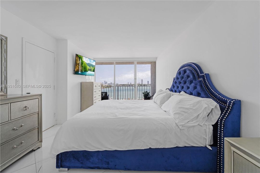 En Venta: $600,000 (2 camas, 2 baños, 1030 Pies cuadrados)