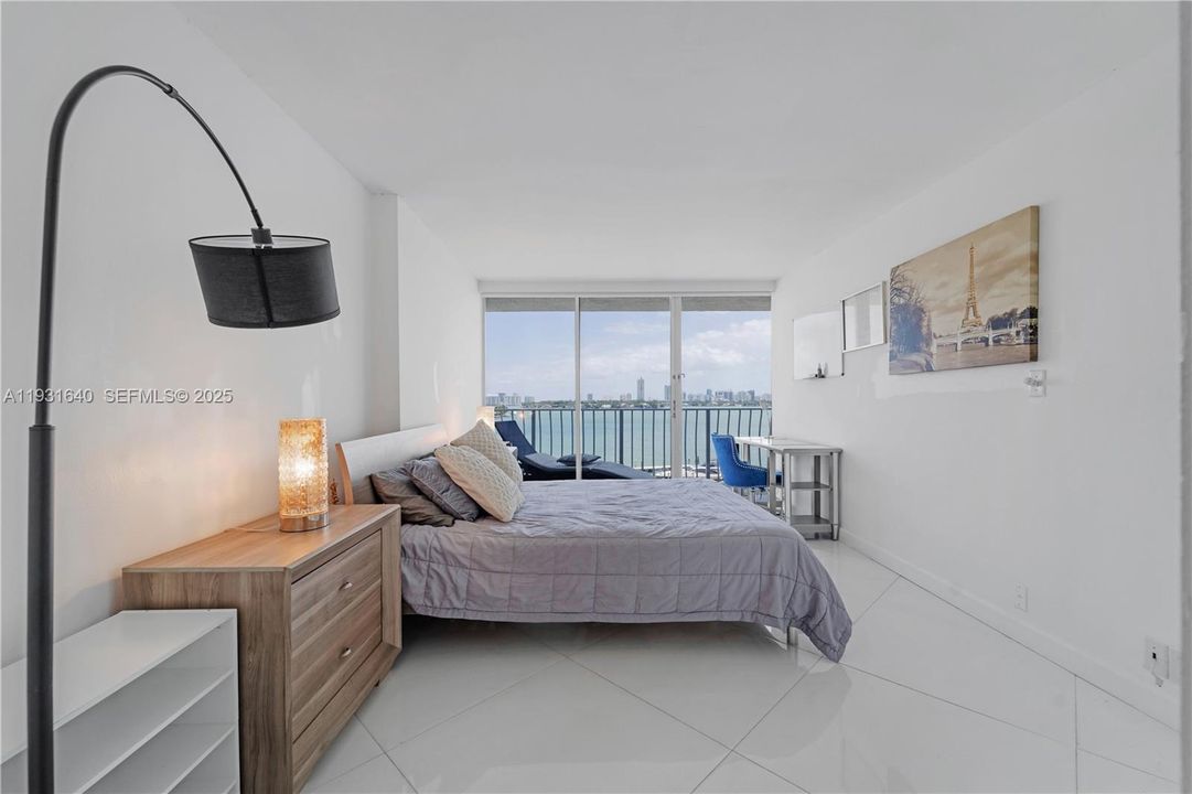 En Venta: $600,000 (2 camas, 2 baños, 1030 Pies cuadrados)