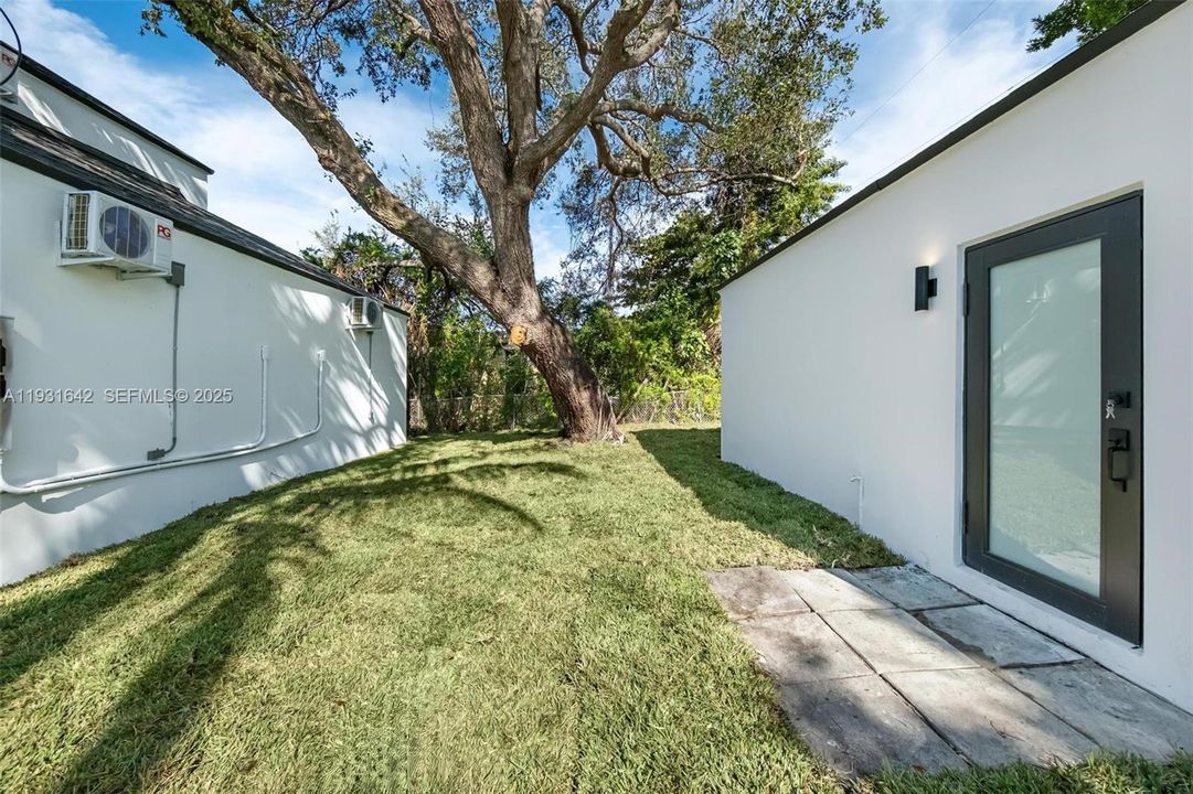 For Rent: $1,850 (1 beds, 1 baths, 1541 Square Feet)