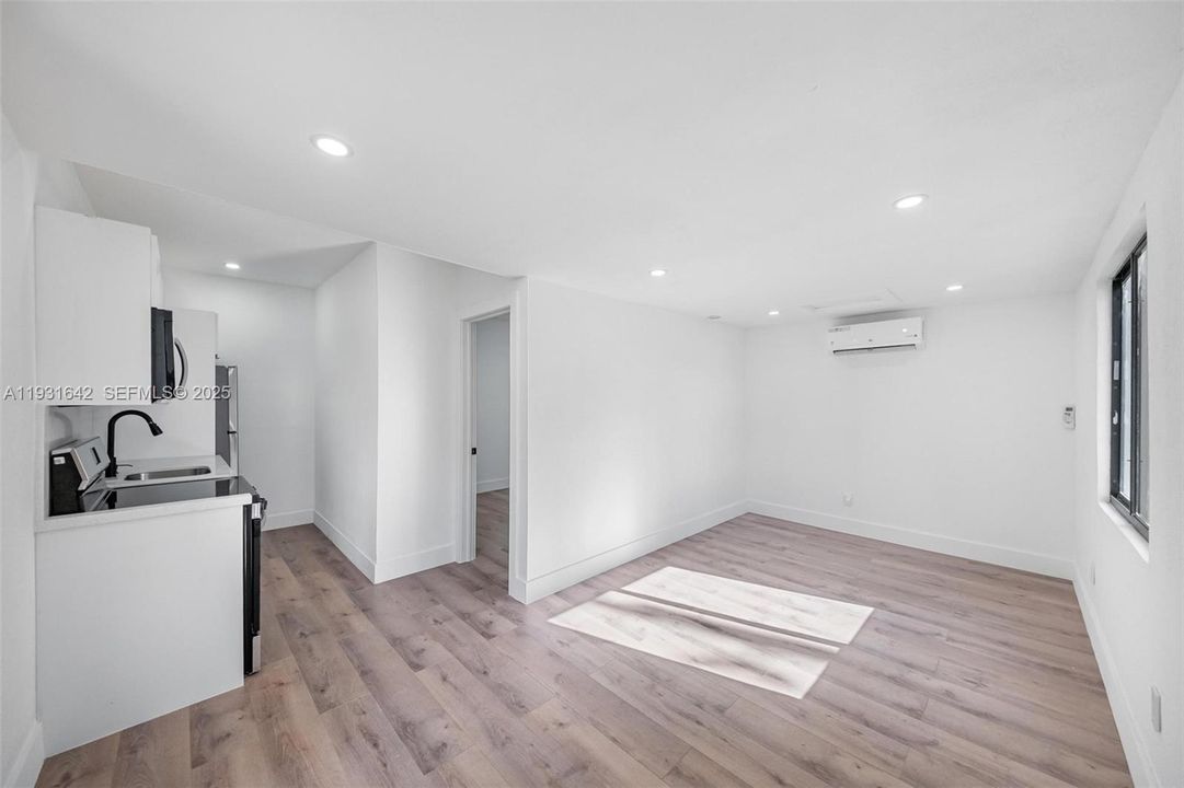 For Rent: $1,850 (1 beds, 1 baths, 1541 Square Feet)