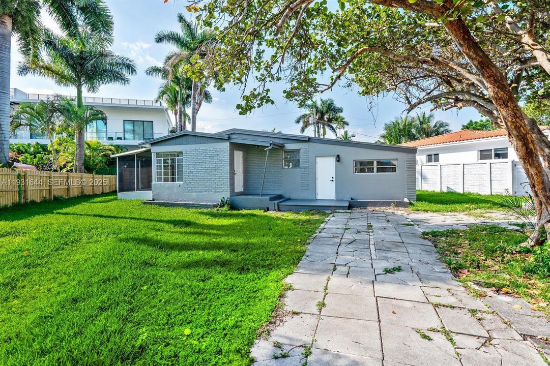 For Rent: $4,350 (3 beds, 2 baths, 1367 Square Feet)